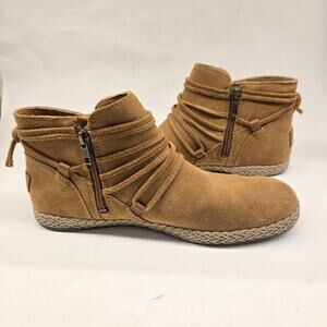 UGG Rianne 1123598 Chestnut Suede Braided Boho Flat Ankle Boot Side Zip - Size 9